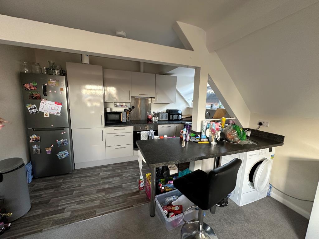 Lot: 43 - MIXED USE INVESTMENT ON HIGH STREET LOCATION - 